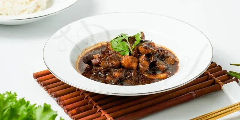 bento thịt ba chỉ hạt lựu kho